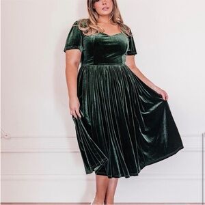 NWT Jessakae Riverwood Green Velvet Midi Dress
